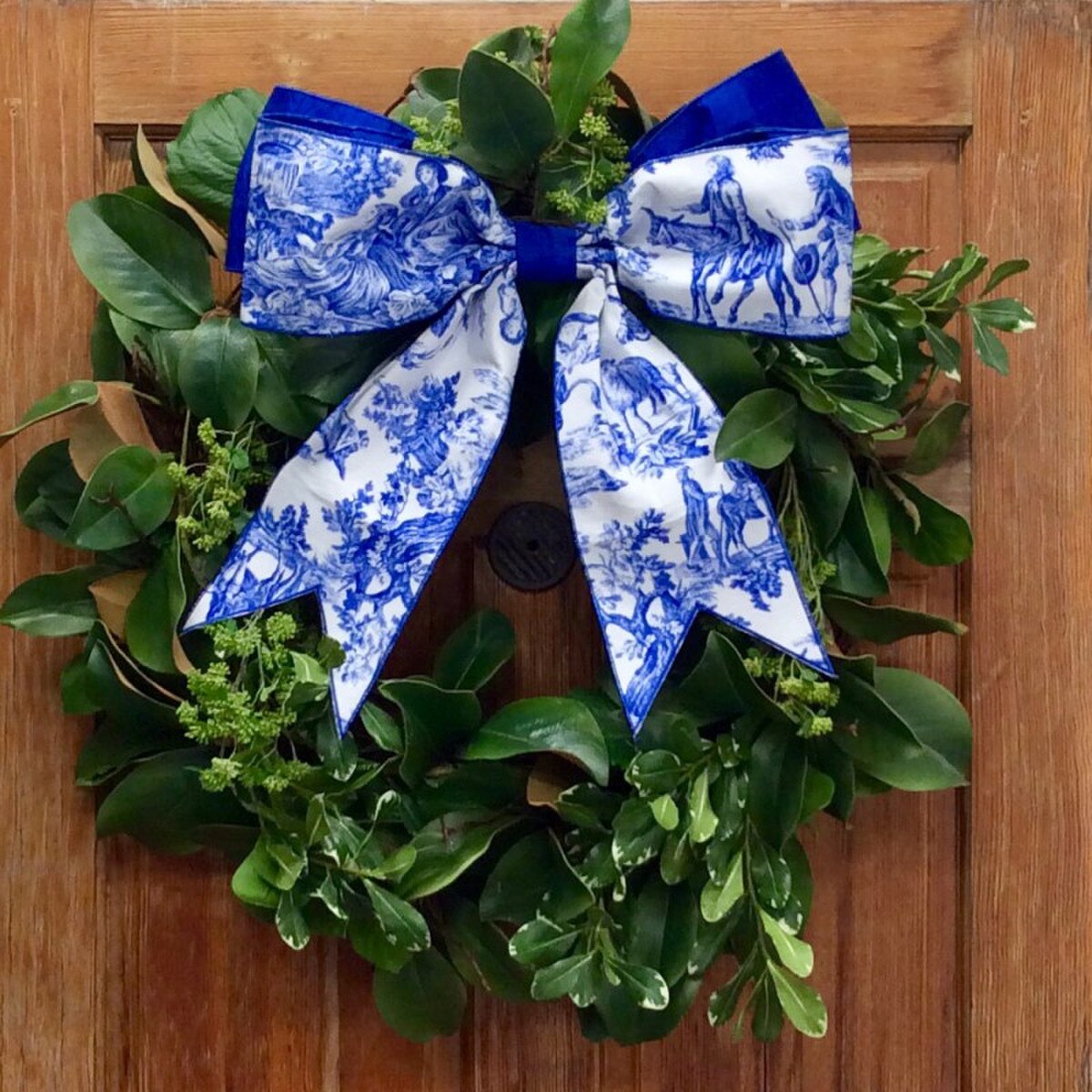 19" x 16" - Bow, Blue